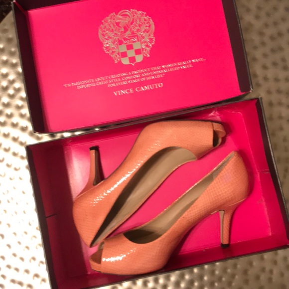 Vince Camuto coral peep toe pumps - Picture 8 of 8